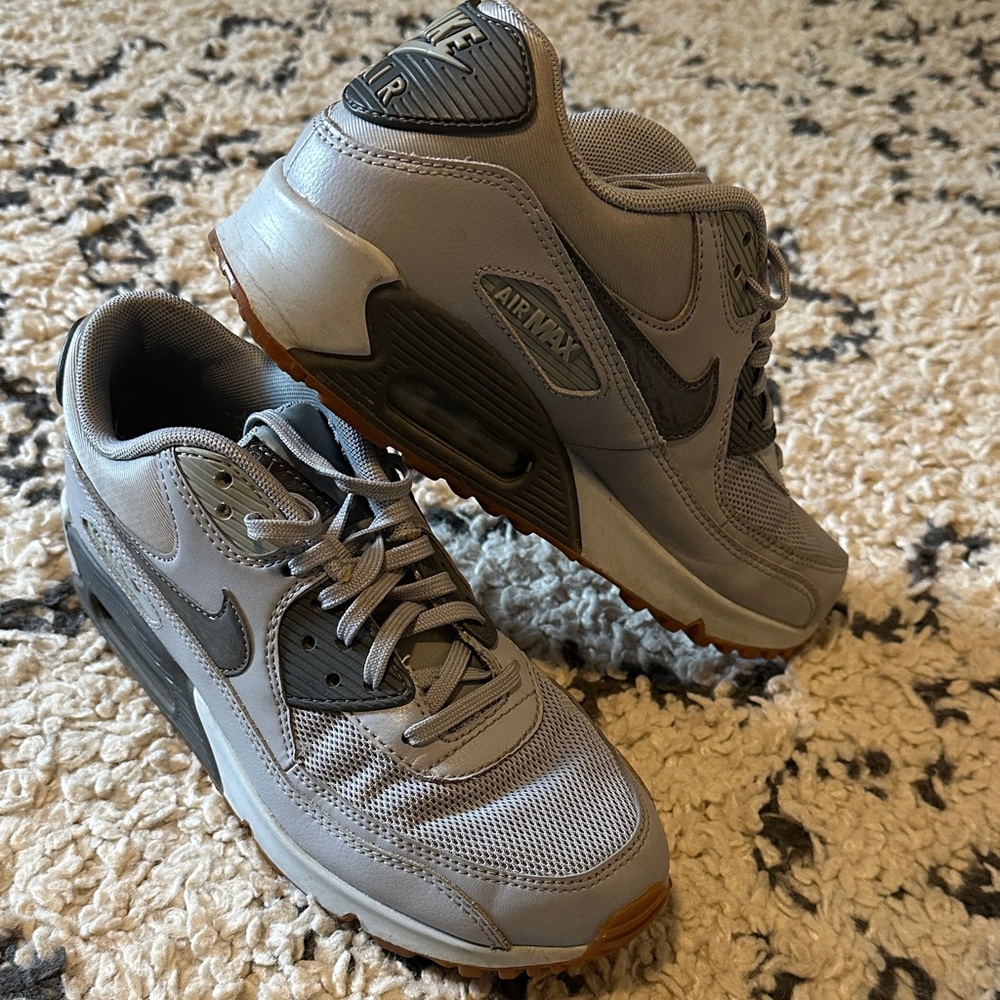 Nike Air Max Women’s Grey Athletic Sneakers 7.5